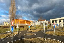 Rakovník zkolaudoval dopravní hřiště. Nově bude hřiště otevřeno i veřejnosti Rakovník zkolaudoval dopravní hřiště. Nově bude hřiště otevřeno i veřejnosti