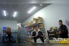 Kuriozita v Kladně: v obchodě souběžně řádili dva různí zloději, oba měli zájem o parfémy