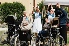 Zahradní slavnost Domova seniorů Nové Strašecí zakončila rozsáhlou rekonstrukci Zahradní slavnost Domova seniorů Nové Strašecí zakončila rozsáhlou rekonstrukci
